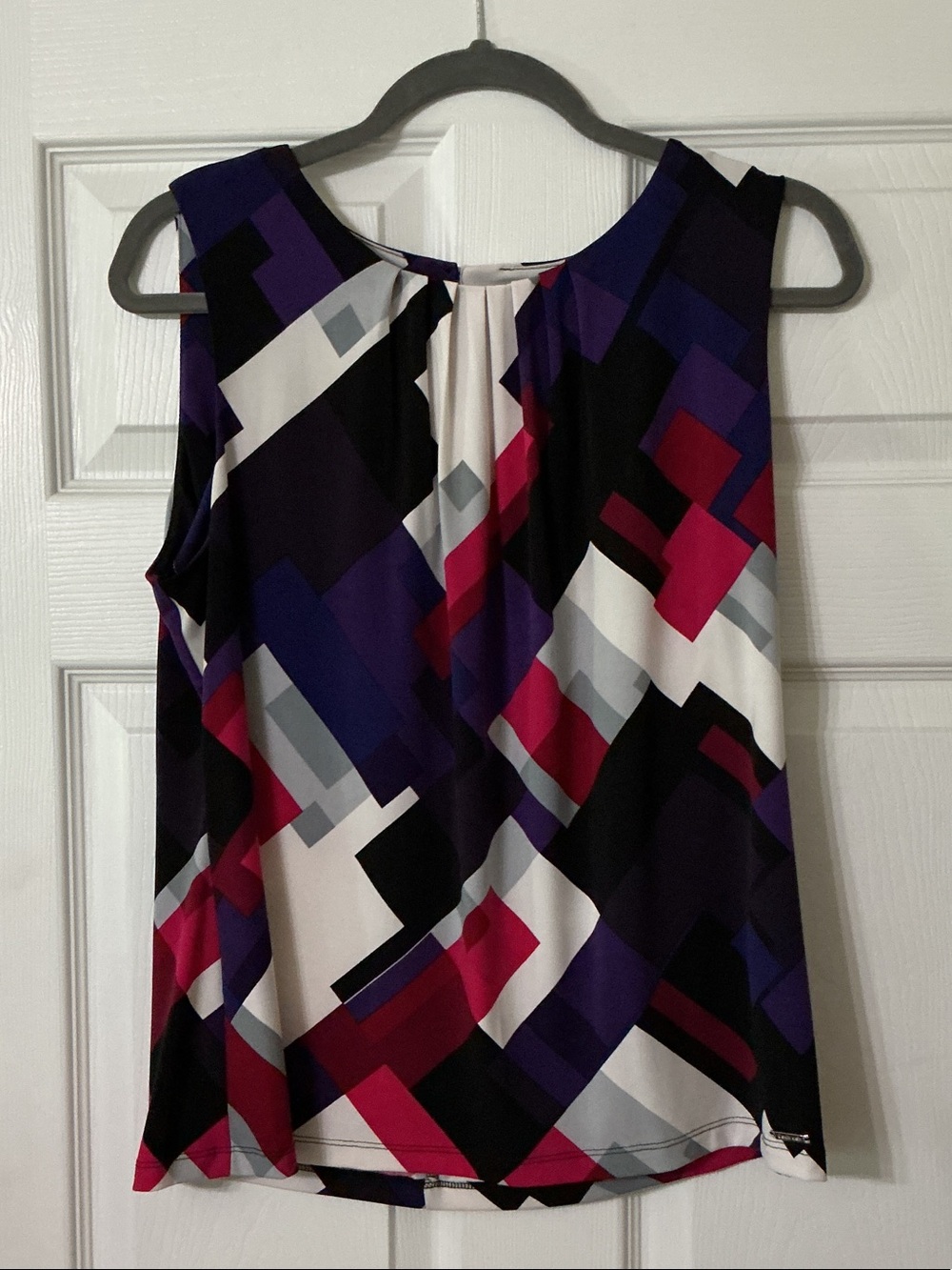 Calvin Klein Geometric Print Sleeveless Top in Purple, Black & White